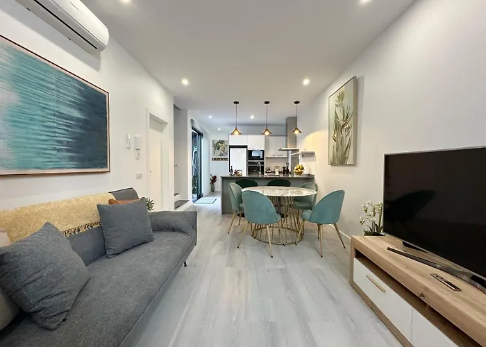 Center House * 丰沙尔